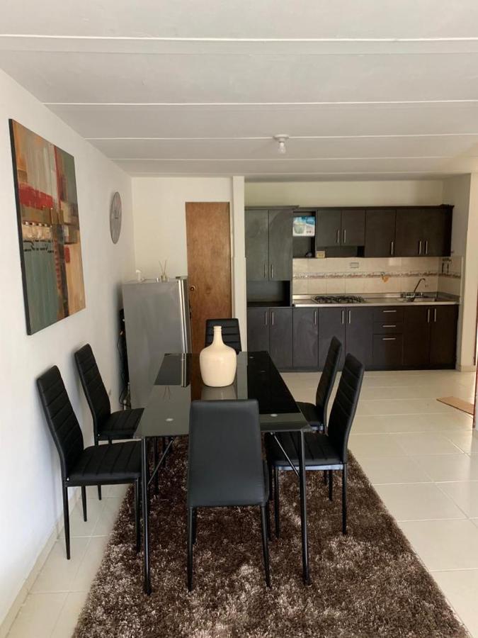 AMPLIO APARTAMENTO LAURELES ESTADIO Y METRO 120 mts2 Medellín Exterior foto