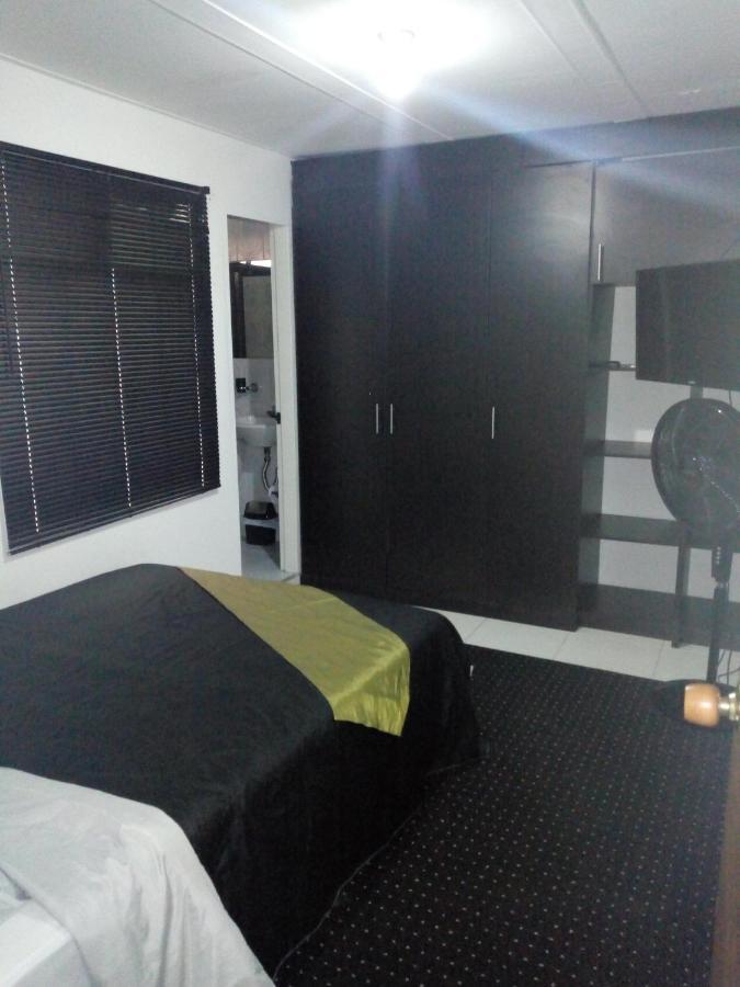 AMPLIO APARTAMENTO LAURELES ESTADIO Y METRO 120 mts2 Medellín Exterior foto