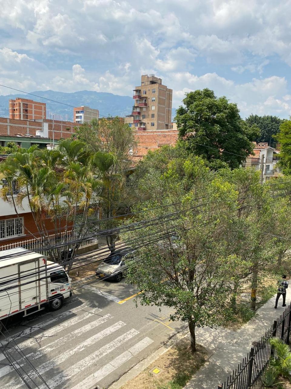 AMPLIO APARTAMENTO LAURELES ESTADIO Y METRO 120 mts2 Medellín Exterior foto