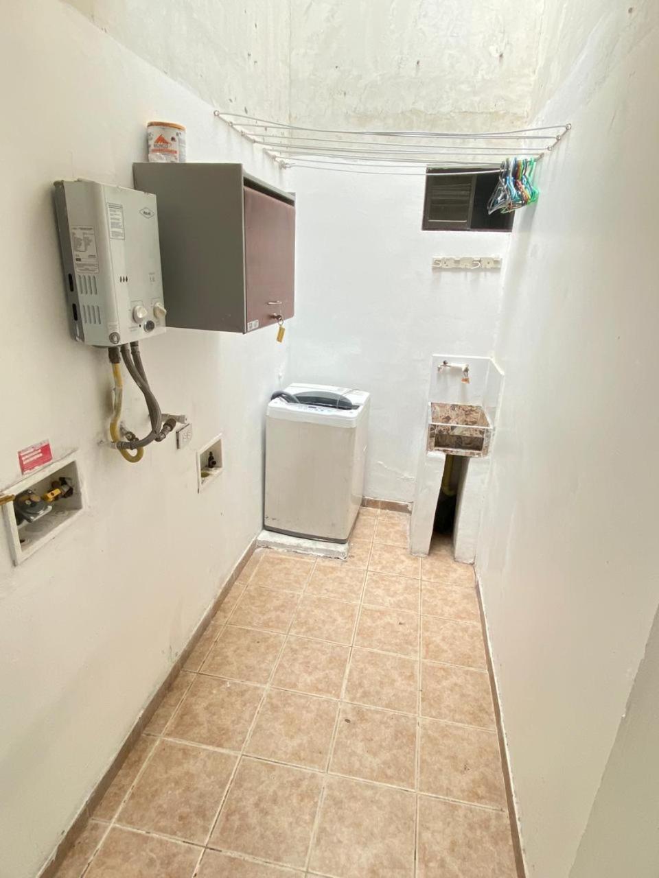 AMPLIO APARTAMENTO LAURELES ESTADIO Y METRO 120 mts2 Medellín Exterior foto